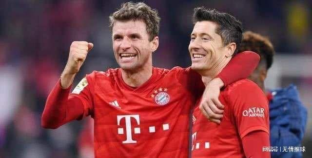 拜仁慕尼黑莱万帽子戏法再创纪录（拜仁莱万戴帽再次刷新纪录）