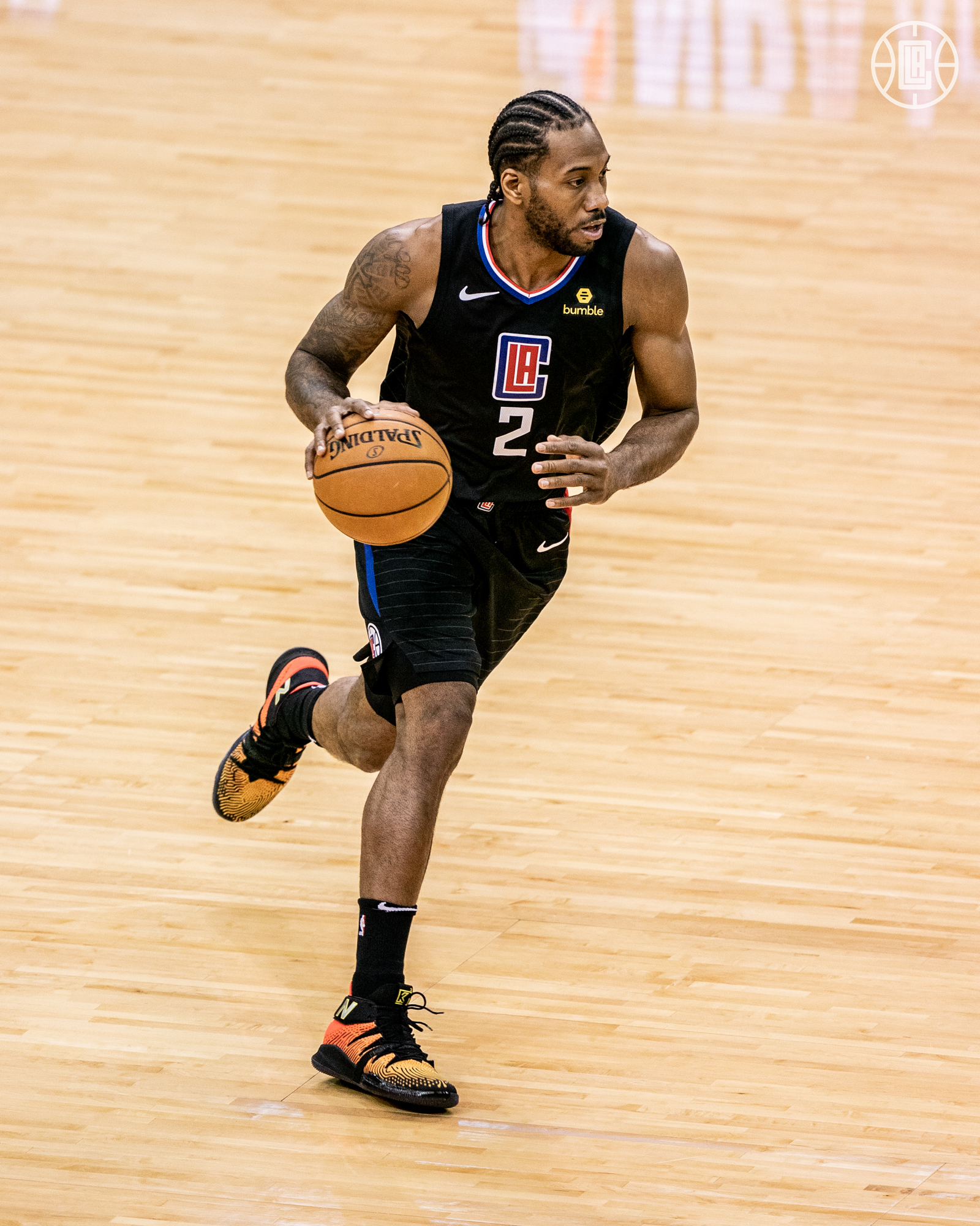 每体：皇马全队跑动距离比巴列卡诺少八公里，却多休息34小时（每体：休息多34小时，皇马全队跑动仍少巴列卡诺8公里）