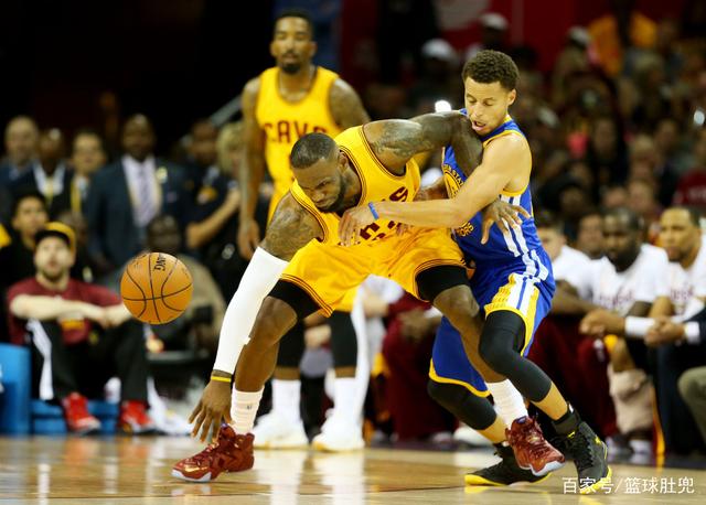 浓眉昨日复出，独行侠对阵湖人防守效率135.8赛季最差（浓眉复出之战，湖人对独行侠防守效率135.8创赛季最差）