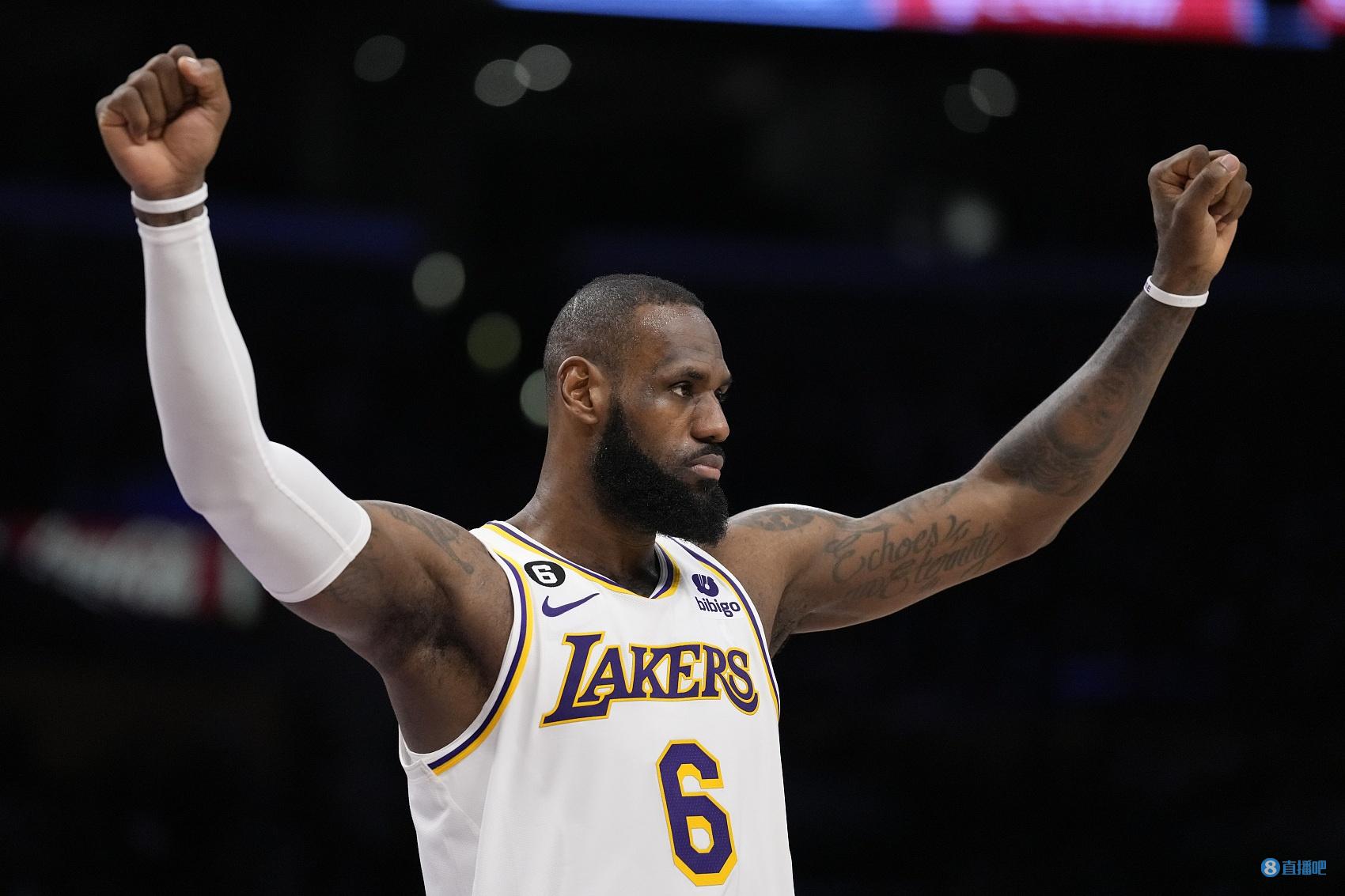 卡洛斯：C罗是所有球员的榜样；相比小罗我更爱去大罗的派对（罗伯托·卡洛斯：C罗堪称球员榜样；比起小罗的，我更愿参加大罗的派对）