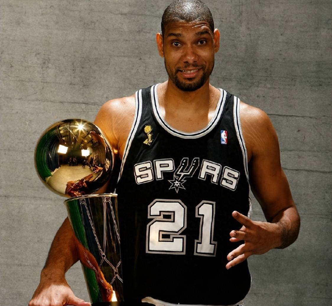 詹姆斯复出前6战场均14+8，近2战场均砍24+11+7（詹姆斯回归6场均14+8，近两战爆发场均24+11+7）