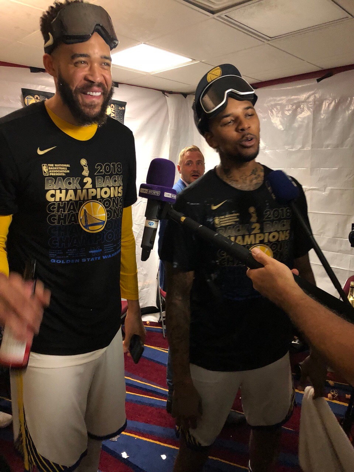 目睹15岁男孩山顶解说后，秘鲁甲转播商报销路费邀其出席联赛（15岁少年山顶解说走红，秘鲁甲转播商邀其到场并报销路费）