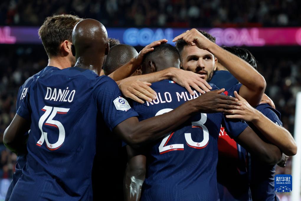 詹杜迎第44次交手！詹姆斯常规赛19胜10负季后赛5胜9负（詹杜即将迎来第44次对决：詹姆斯常规赛19胜10负，季后赛5胜9负）